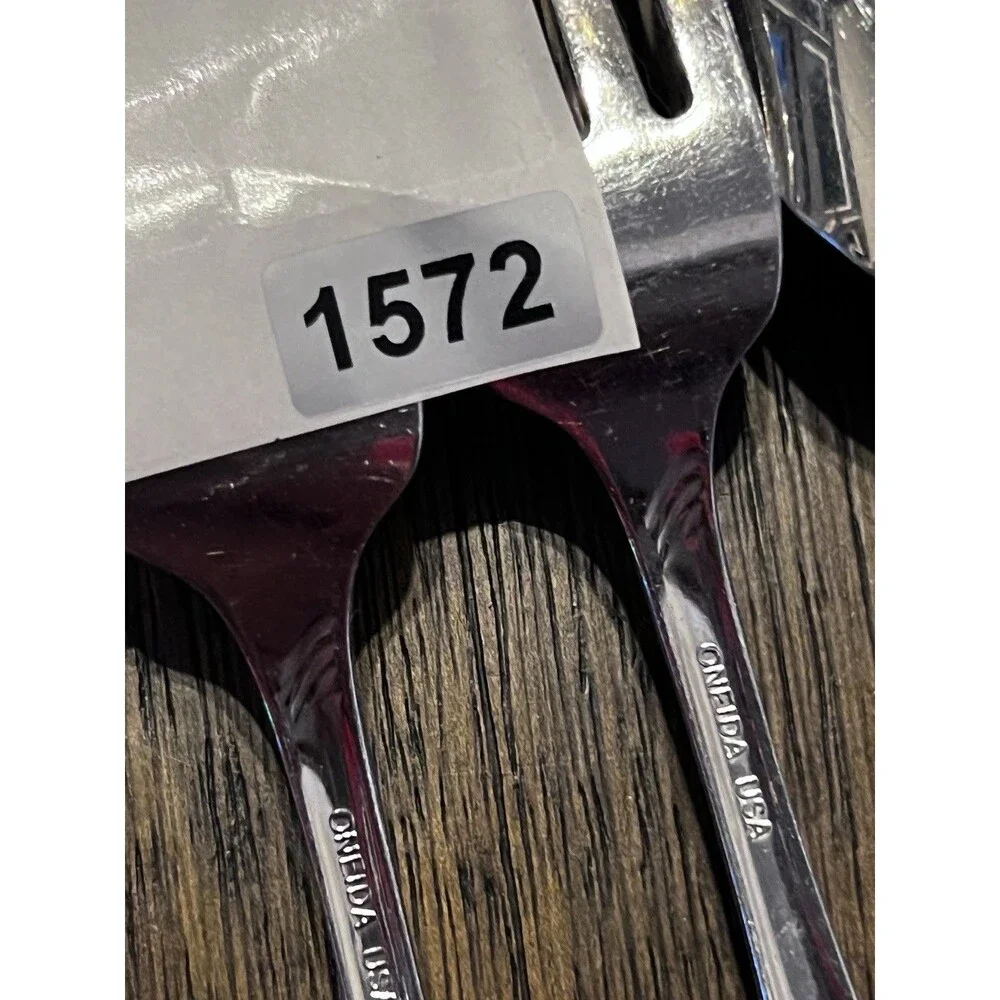 12 piece Oneida Camber Cresta Windswept Scroll Stainless Flatware silverware